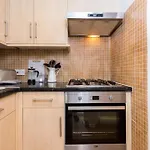 Amazing 1Bdr Apt With Private Decked Garden, Fast Wifi