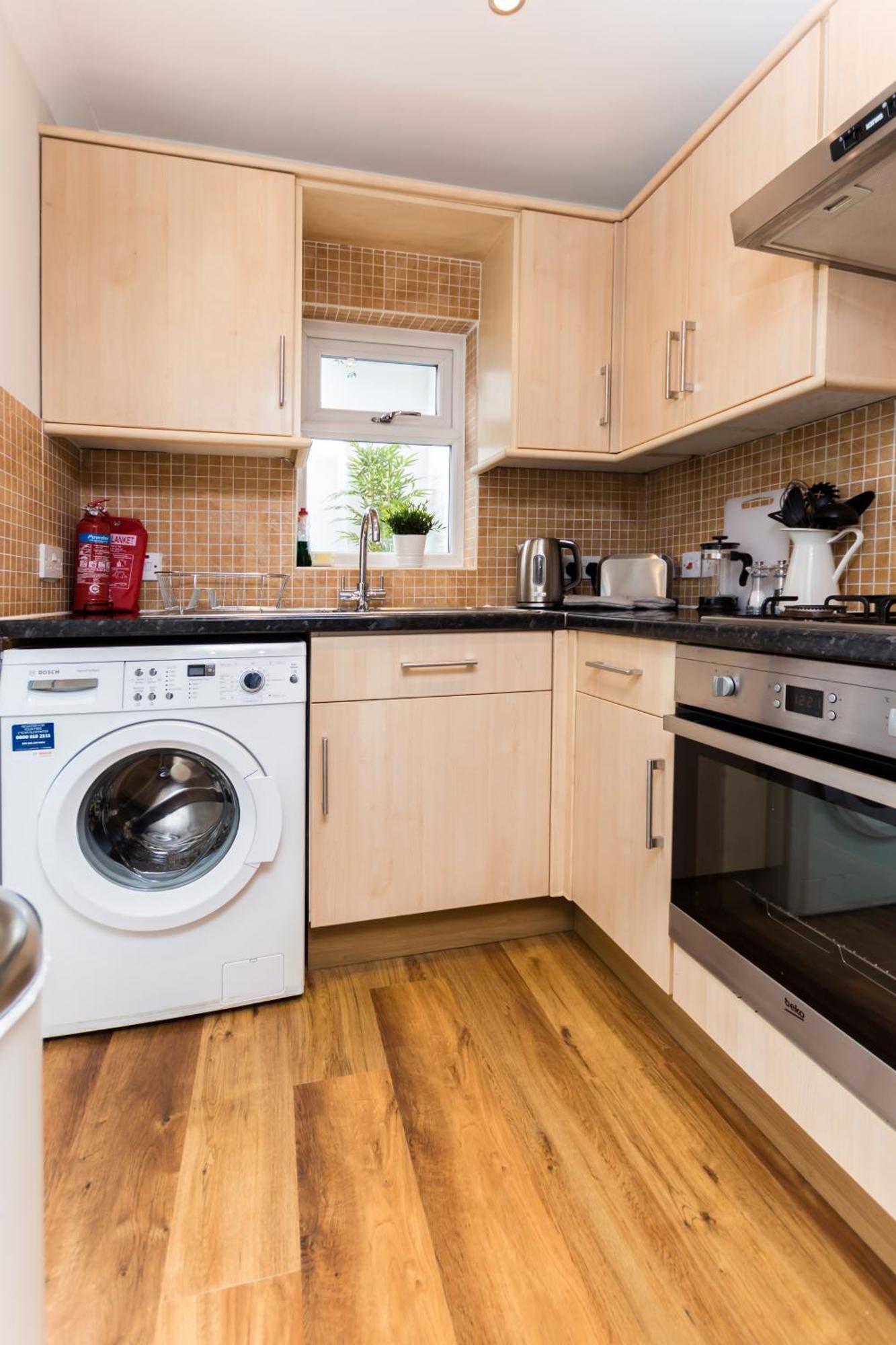 Amazing 1bdr With Private Decked Garden, Fast Wifi Appartement Londen