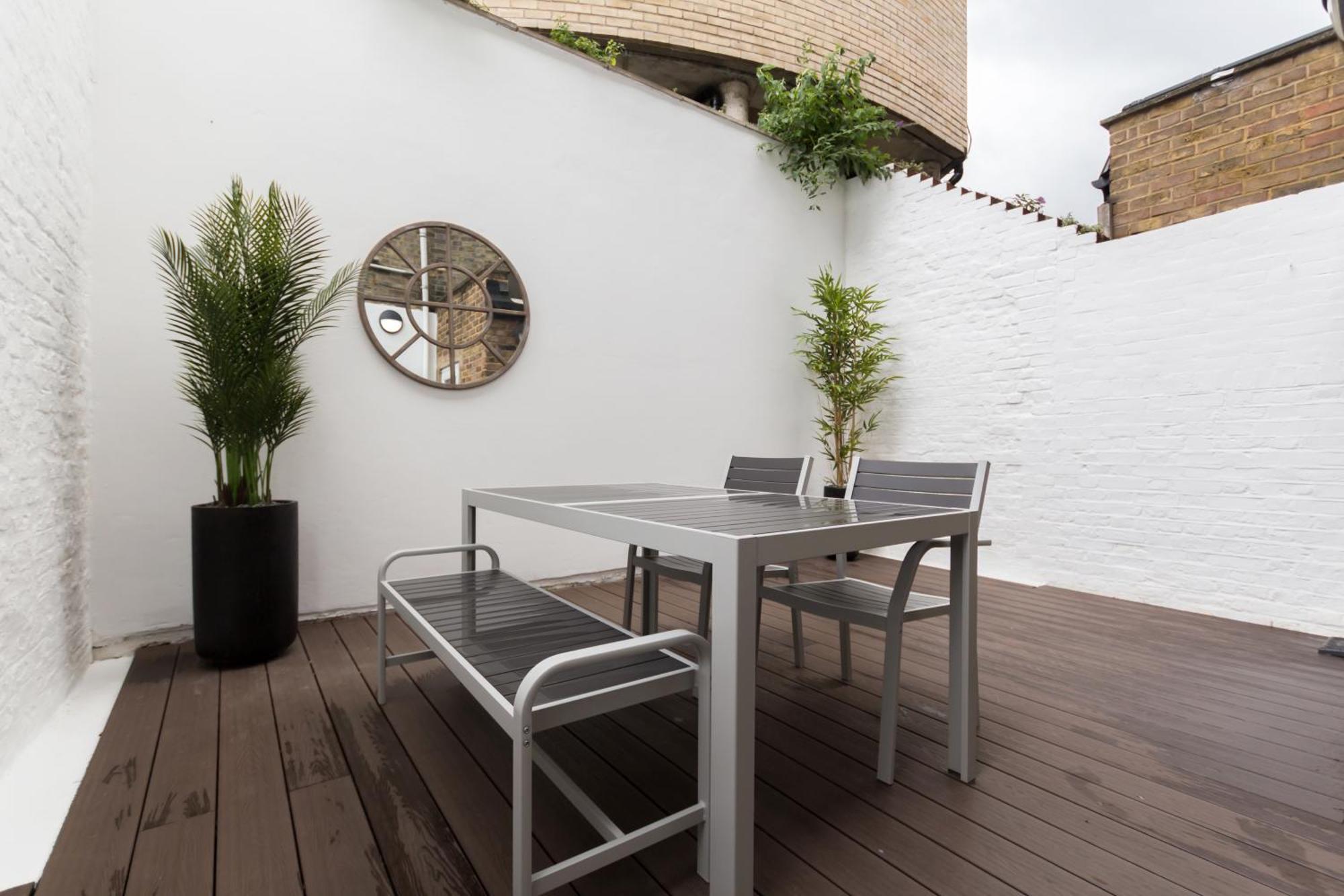 Amazing 1bdr With Private Decked Garden, Fast Wifi Londen